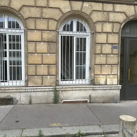 Duplex Parking Possible Apartment *